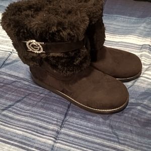 Boots Guess size 7 1/2 M Black